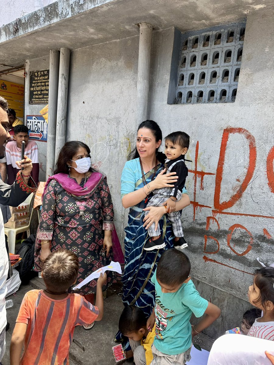 ROUBLENAGI's tweet photo. Let’s serve selflessly, to serve- all u need is a generous heart. Only when you have learned the power of selfless contribution you will experience the deepest joy & fulfillment 🙏🏻❤️
#MondayMotivation #compassion #selfless #serve #love #respect #EqualityNotCharity https://t.co/x9phl51Lsl