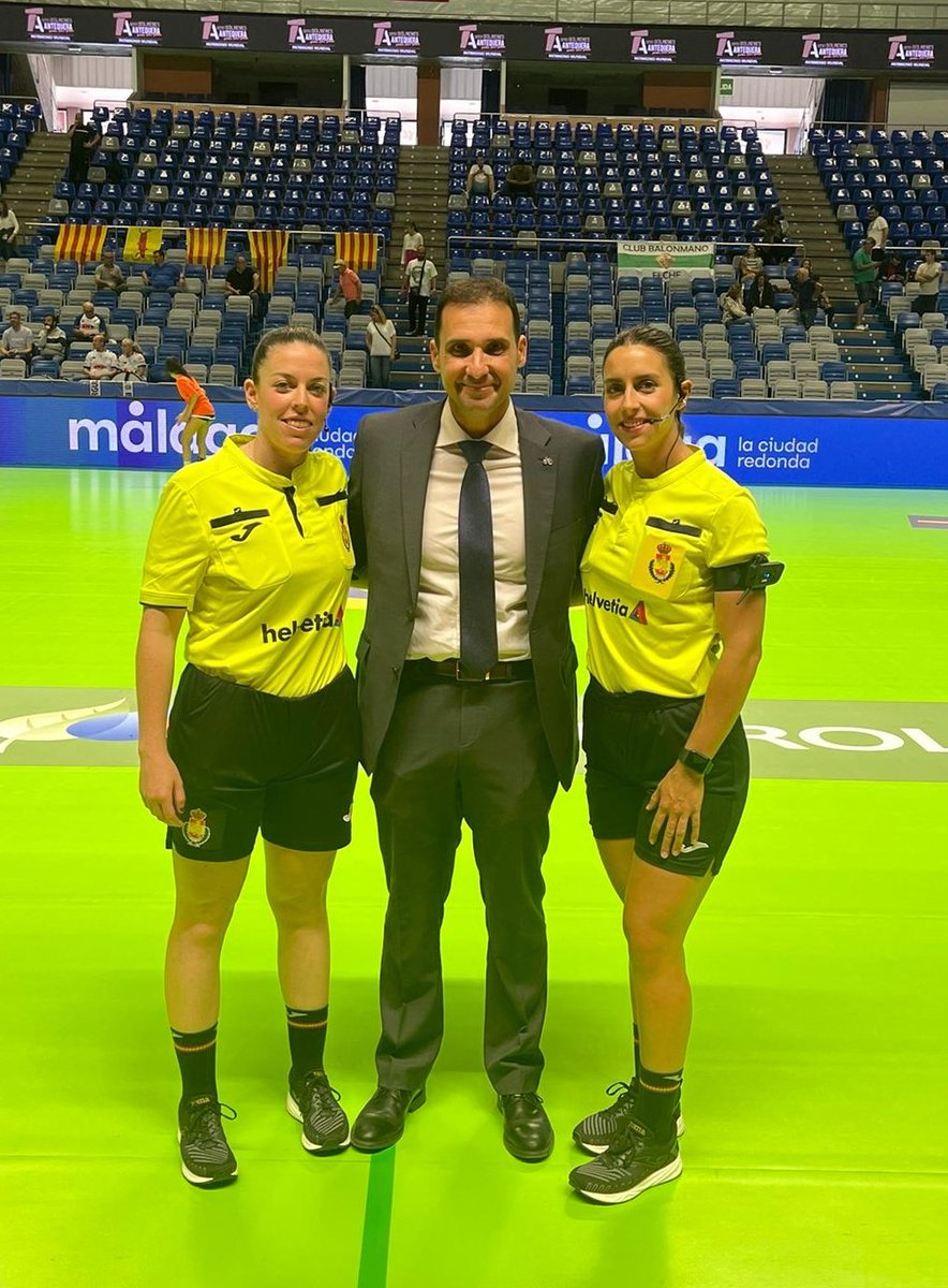 Sebastian090578's tweet image. Felicidades @evasm18 @martaa_27 designadas para la gran final de #minicopadelareina. 

Un orgullo para @FAndaluzaBM que las colegiadas de @andalucia_cta sean referente de este enorme evento. 

Enhorabuena!!! 👏👏
#️⃣ #BalonmanoAndalucia 🇳🇬

@DeporteAND
