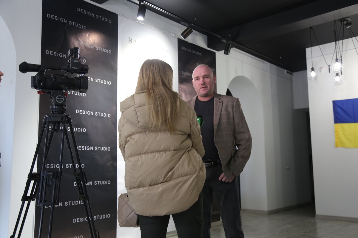 Design_StudioRM's tweet image. Відкриття виставки - патріотичні та стилізовані барельєфні картини від дизайн студії Романа Москаленка

#Ukraine️ #барєльєф #bas_relief #bas_relief_paintings #patriotic_pictures #patriotic_pictures_of_Chernivtsi #УкрАртПідтримка #украрт #Ukrainiandesign #design #Україна #art