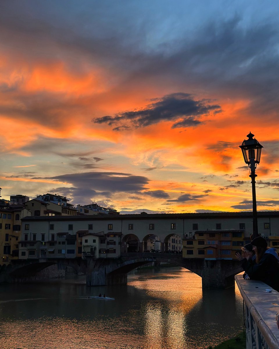 Alicein23's tweet photo. #florence #firenze #pontevecchio #italy #travel #italia #tuscany #travelphotography #photography #instagood #toscana #love #photooftheday #bridge #sunset #beautiful #wanderlust #architecture #travelblogger #europe #trip #river #art #arno #instatravel #photo #landscape #florencia https://t.co/xz47oFSlee