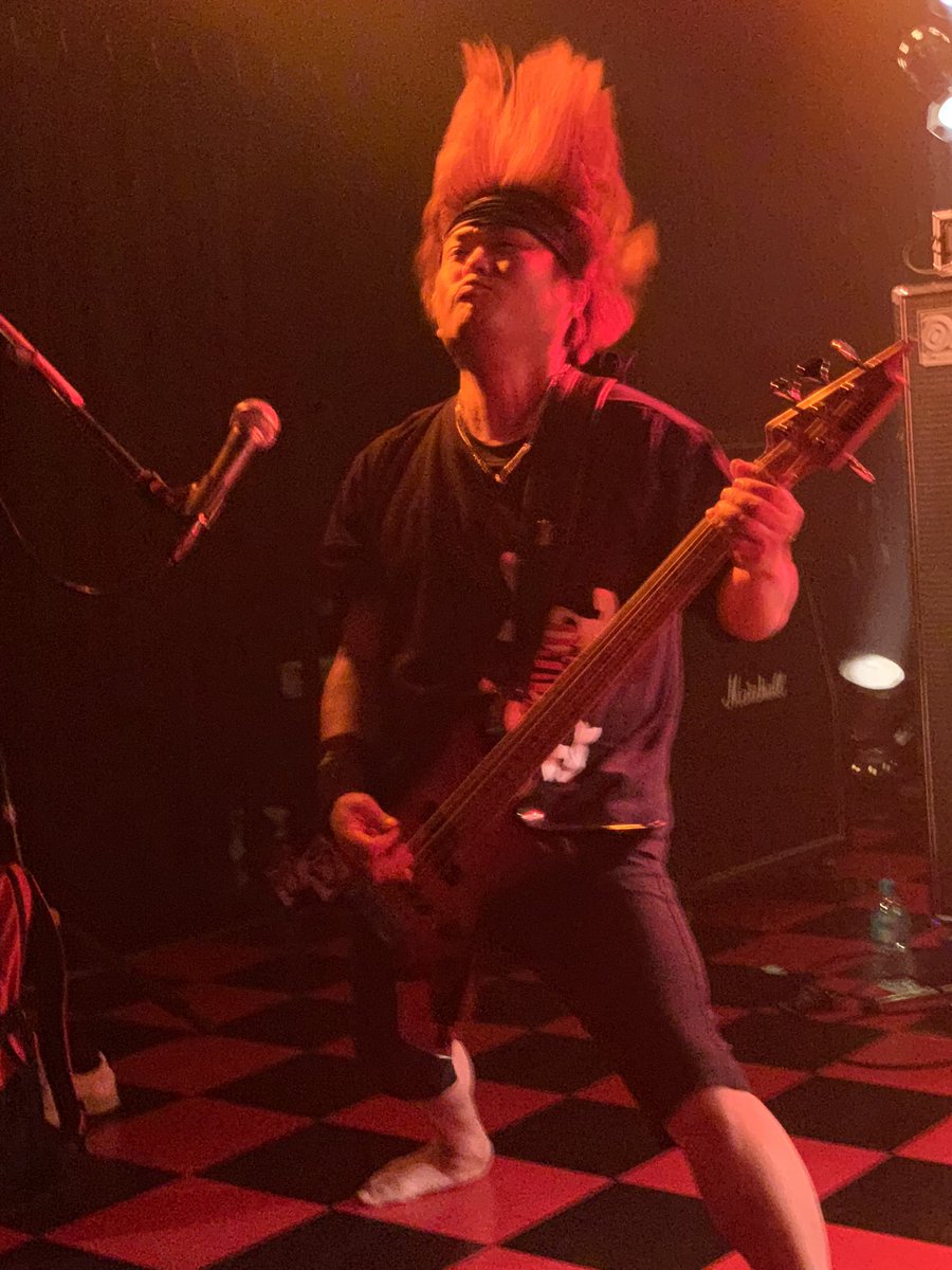 MuvTbDl51nxzoHi's tweet photo. #牙突
#BaスEbiの4枚
#LoudBeast
#立川Babel
(2023.4.23) 裸足で髪振り乱し最高のパフォーマンスでした。 https://t.co/htHF2tBwDR