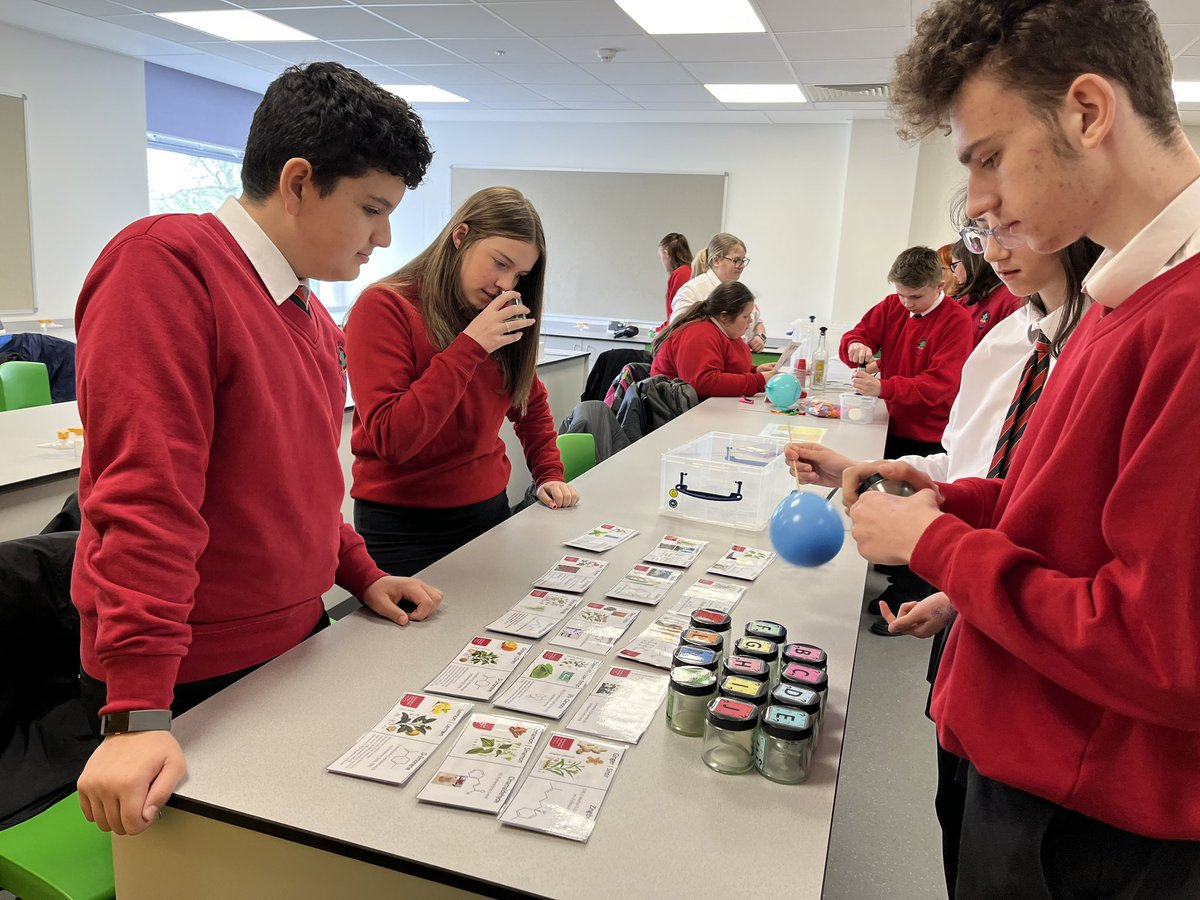 DigidolYGGRh's tweet photo. Disgyblion blwyddyn 8 a 9 yn derbyn hyfforddiant gweithgareddau STEM gan @Technocamps.
Year 8 and 9 pupils receiving STEM activities training by @Technocamps in prep for #partiponty https://t.co/t1r8yGj5wI