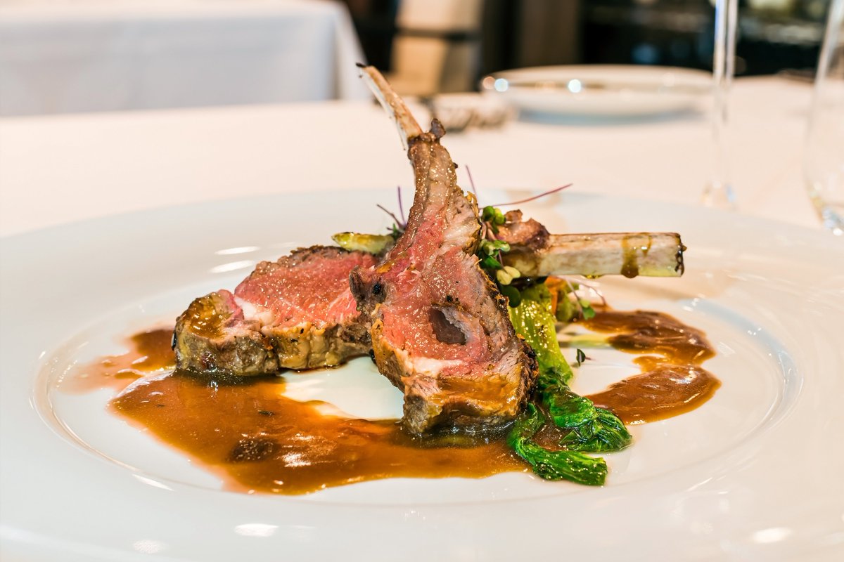 IntrBrno's tweet photo. Vážení 😉, u nás v @intr v SIESTA WINE RESTAURANT máme právě v nabídce SPECIÁLNÍ Degustační menu I.  990,- Kč a Degustační menu II. 1590,- Kč.
Přidáváme také vybrané Wine menu.
#degustacnimenu #hotelinternationalbrno #nasegastrinomie #gotobrno #SIESTArestaurant #Brnojede #hotel https://t.co/SlY0lzM1An