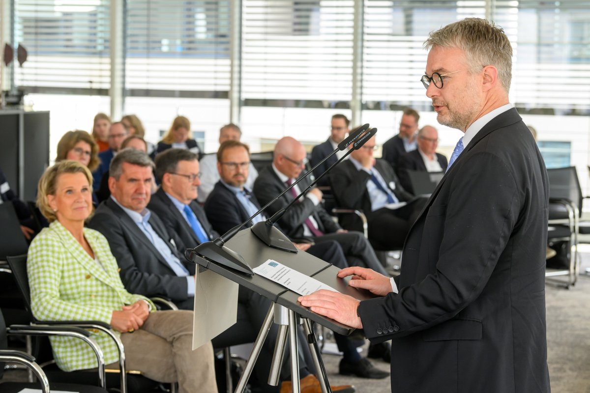 die_dk_de's tweet photo. "Damit es gelingt, den Wohlstand hierzulande auch für die künftigen Generationen zu wahren, gehören auch steuerpolitische Veränderungen zwingend auf die Tagesordnung“ betont Daniel Quinten, Vorstand des BVR, in seiner Rede. https://t.co/gC2GD2EILy