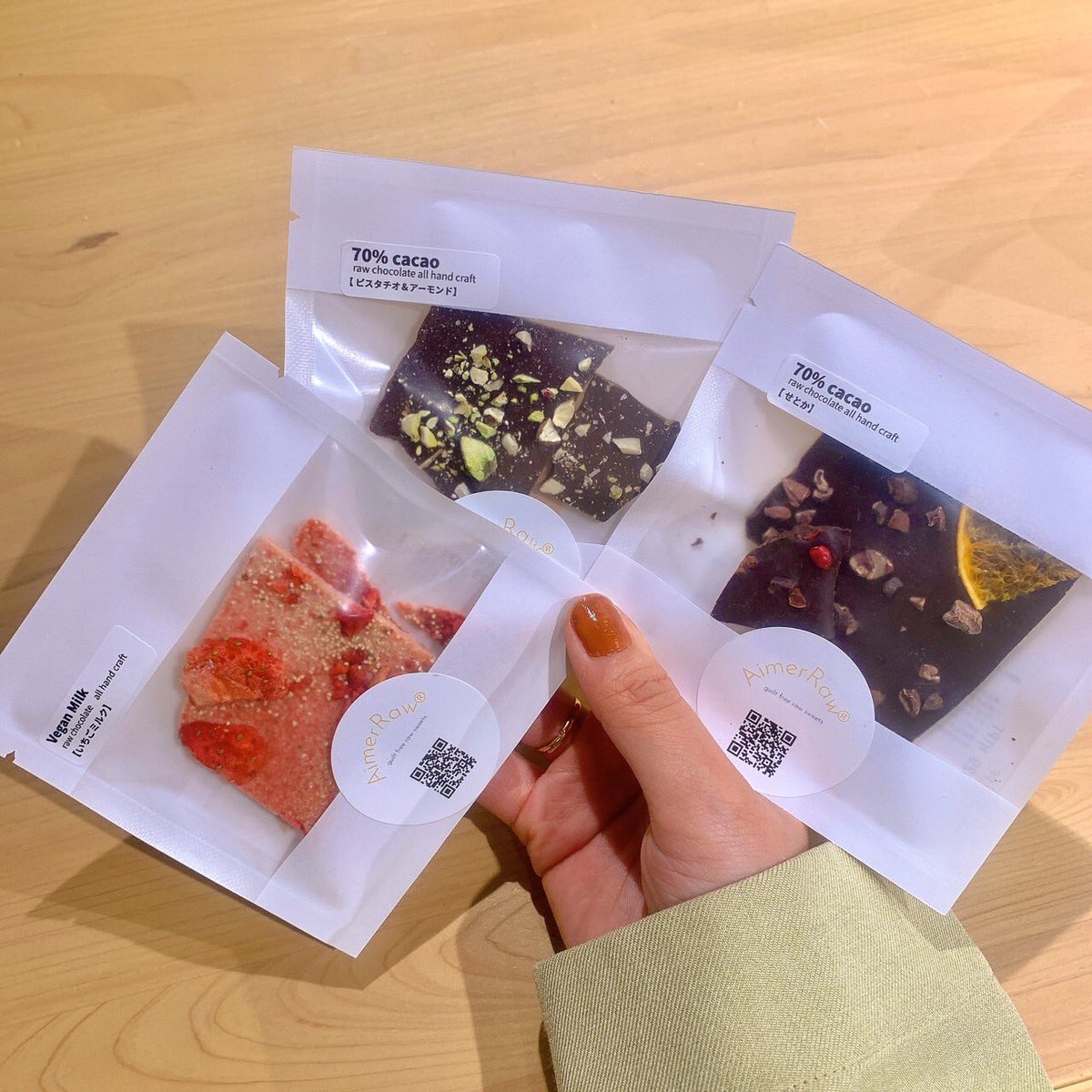 biosopra1's tweet photo. こんばんは🍵
本日、ついにスタッフも待望のチョコレート第2弾が入荷🍫

Aimer Rawさんのエメローローチョコレート💕

とっても可愛くてお味も本格的🧡
是非お試しください🌿

ご来店お待ちしております🌸

#BIOSOPRA #汐留イタリア街 #新橋 #汐留 #浜松町 
#チョコレート #aimerraw 
#オーガニック https://t.co/9Cp9lXDa5n