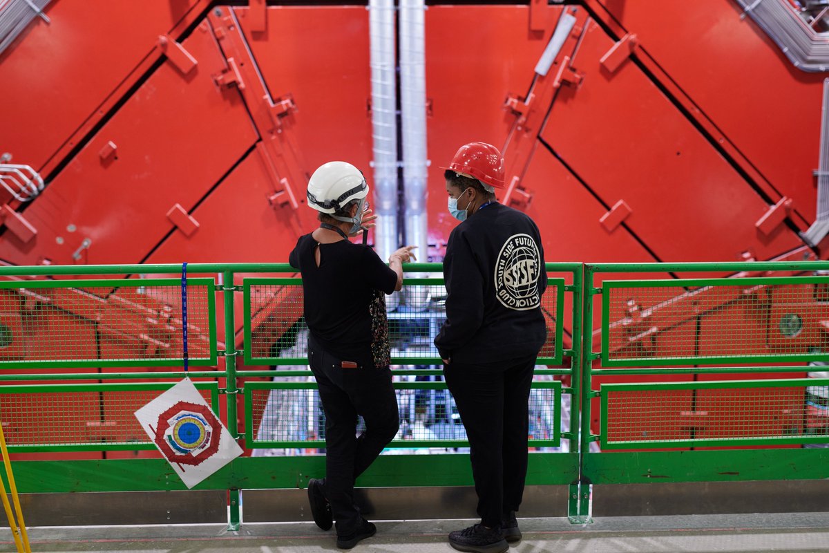 Arts at CERN tweet media