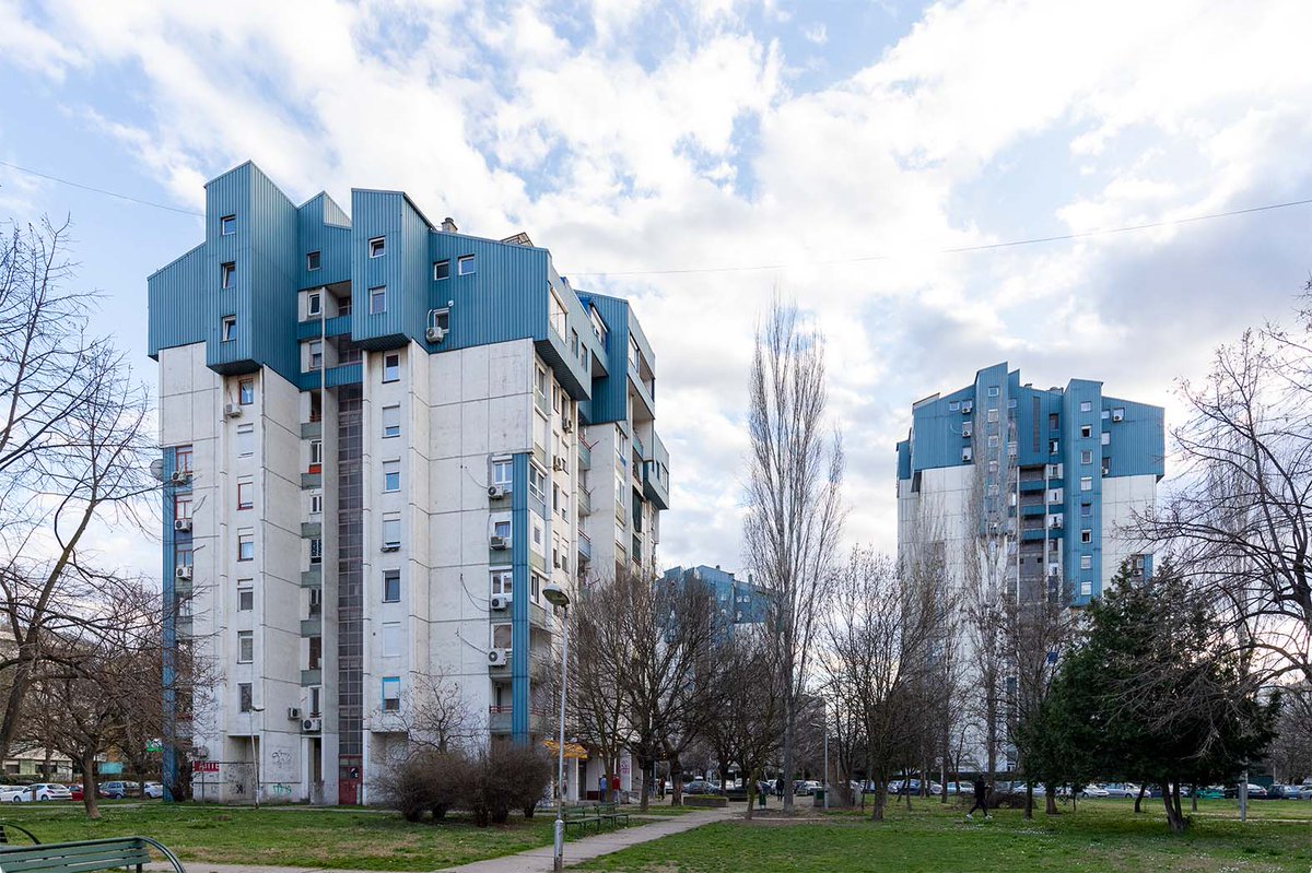 Сините кули во Ново Лисиче 🔵
Автори: Јагода Мицајкова, Милица Бундевска-Каровска, Лилјана Петровска, Елеонора Коцова-Анастасова
Година на изведба : 1981
📸Boris Jurmovski
Погледнете ја галеријата👇marh.mk/stanbeni-kuli-…