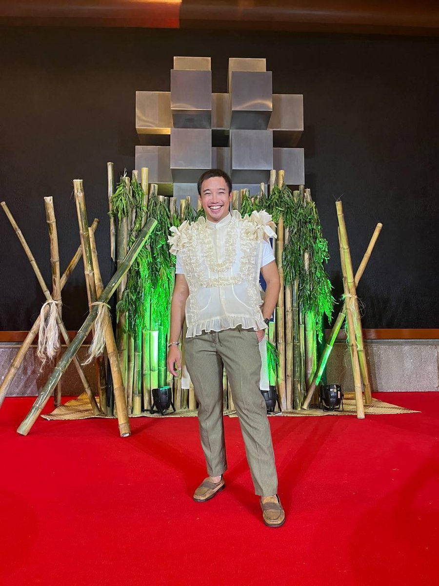nuggeTON's tweet image. Happy 1-year to my favorite barong, EVER!!!

Check out my IG stories this custom barong was created by Ha.Mu 🧡🖤

#SupportLocalDesigners