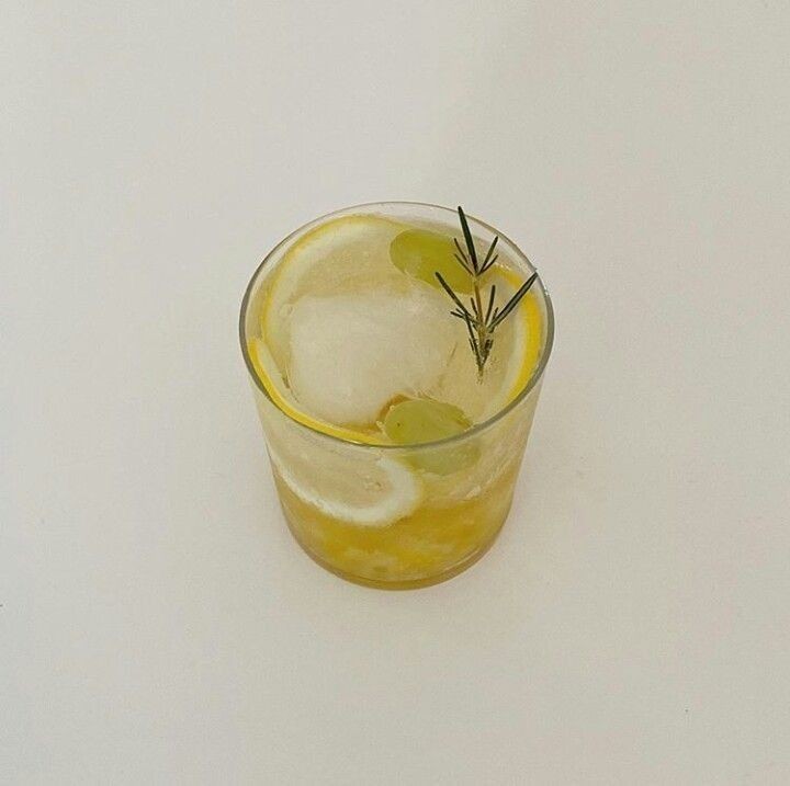 encafeshop's tweet photo. 🍞 . . an order for @kouffeinated

— lemonade , pretzel

💌: happy monday! (hoping this sends on a monday hehe) sending you all the good energy. you'll do well again this week, i am rooting for you!

from: 🥨 https://t.co/p5VW2iWyIl