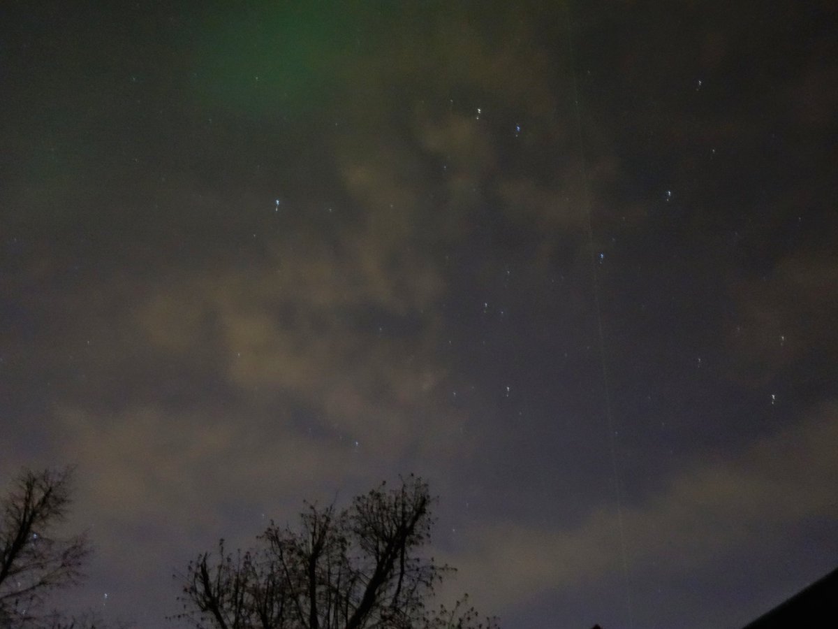 Gestern zwischen 22 Uhr und 23:30 Uhr gab es #Polarlicht auch über #Leipzig zu sehen!

#AuroraBorealis