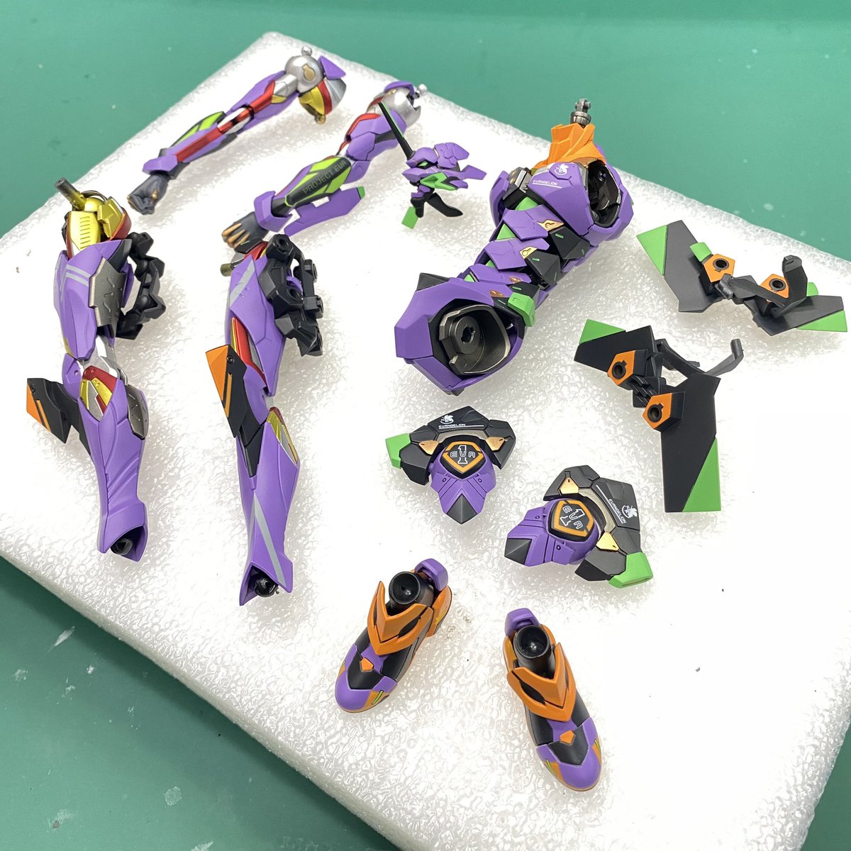 Danny2fish's tweet photo. 對岸出的樂色工業狗頭戰士（仿MB初號機），製作紀錄。
強烈建議無愛不要嘗試!

#evangelion #eva #plamo #plamodel #新世紀エヴァンゲリオン #エヴァンゲリオン #新世紀福音戰士 #初號機 #初号機 #庵野秀明 #modeling https://t.co/Znkab4YvRI