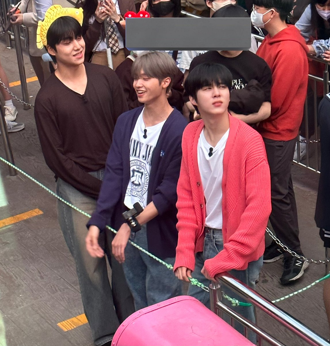 누미 tweet media