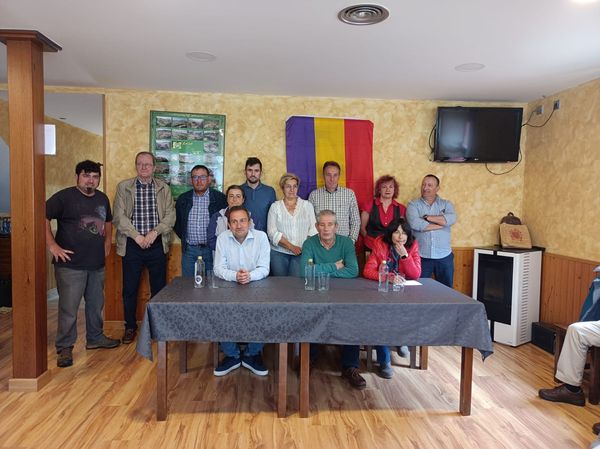 IUCasu's tweet photo. PRESENTACIÓN DE NUESTRA CANDIDATURA EN CASU. GRANDE JUAN LOZANO, CANDIDATO A ALCALDE. GRACIAS POR VUESTRA ASISTENCIA. https://t.co/hFSDDxkjmX