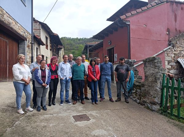 IUCasu's tweet photo. PRESENTACIÓN DE NUESTRA CANDIDATURA EN CASU. GRANDE JUAN LOZANO, CANDIDATO A ALCALDE. GRACIAS POR VUESTRA ASISTENCIA. https://t.co/hFSDDxkjmX
