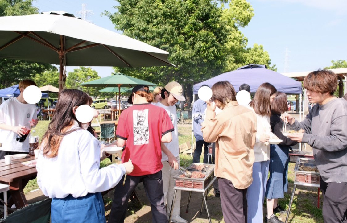 FLAT_2026's tweet photo. FLAT新歓ラストはBBQ &amp;花火🌟
たくさんの1年生が参加してくれました！
入ってくれる子も続々と増えてきて嬉しいです🫶🏻
FLATに入りたい子、新歓に行ってないけど雰囲気が気になる子などは気軽にDM、上級生にLINEしてね👀 https://t.co/yh7fZooqEU
