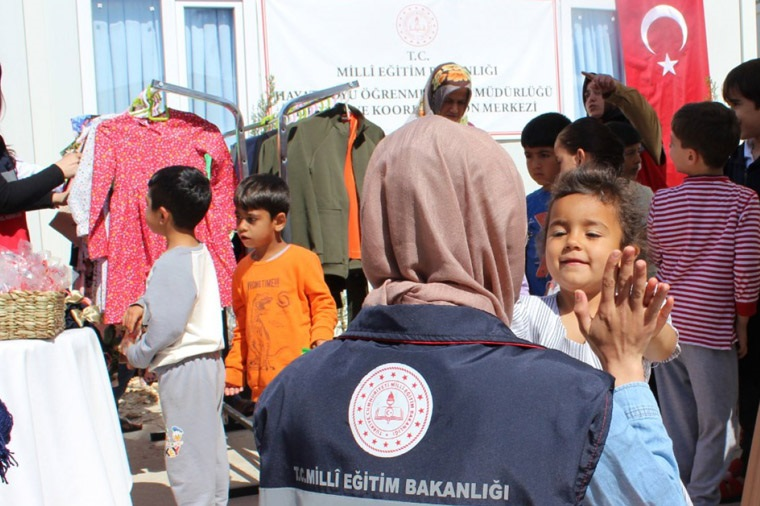 dogruegitimhab1's tweet photo. Halk Eğitim Merkezleri ve Olgunlaşma Enstitüleri Depremzede Çocuklara Bayram Sevinci Yaşatmak İçin Üretti https://t.co/jHNWj07EIU #2023deprem #halkegitimmerkezi #depremyardım https://t.co/Jdy419lnpP