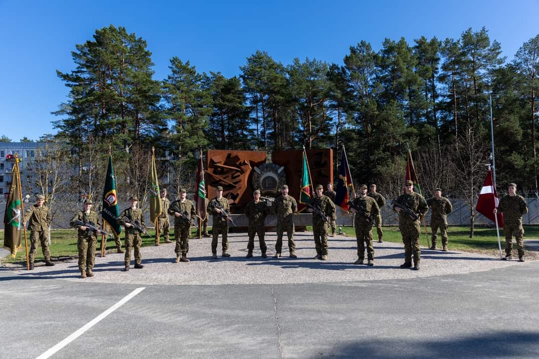 MehanizetaBde's tweet photo. Apsveicam! 🎉
3.kājnieku bataljona jaunie zemessargi devuši #Zemessardze zvērestu.
Vēlam veiksmi turpmākajās dienesta gaitās!
Vienotībā spēks! 💪
#Zvērests #Zemessardze #3KB https://t.co/qq5JR8QkGz