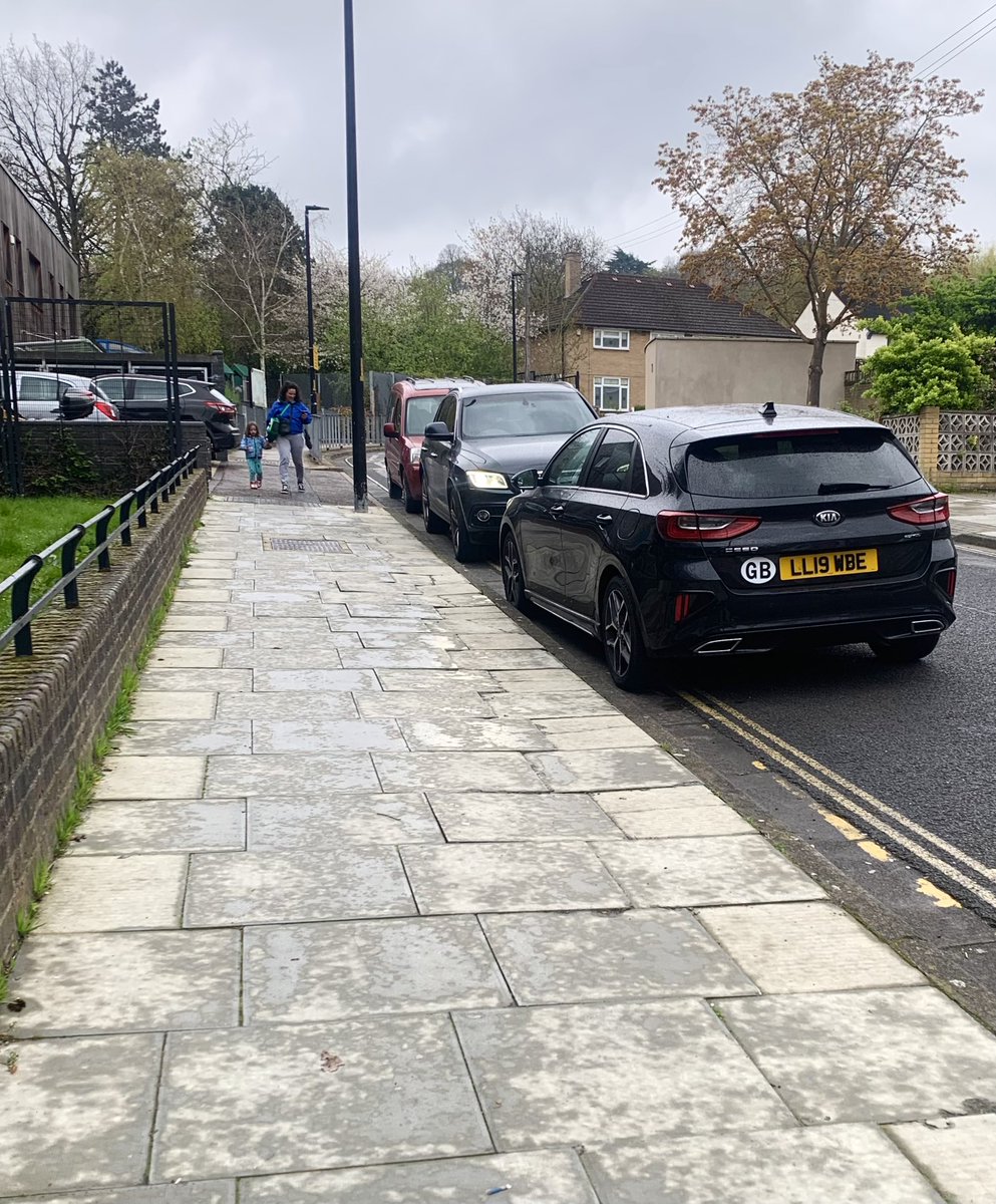 Why do we need a #SchoolStreet?

🚙Because parents park on double yellow lines outside the nursery every morning. 
🚶🏻‍♂️🚲This blocks sight lines and reduces visibility making journeys less safe for those on foot or bike. 

#Activetravel #WalkToSchool #betterstreets #schoolrun