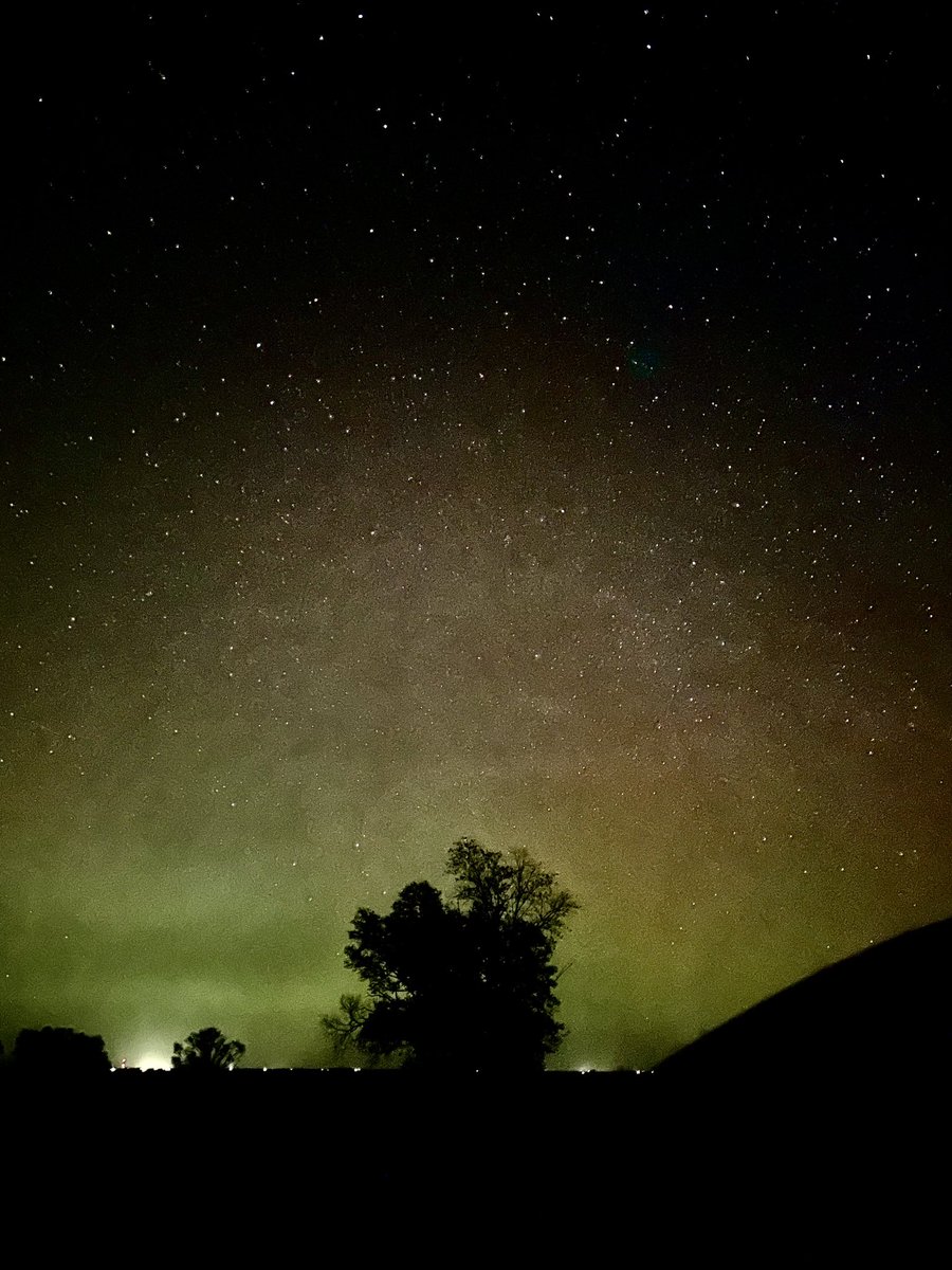creativezakara's tweet photo. Aurora sighting in Missouri https://t.co/BPkElHYjyi