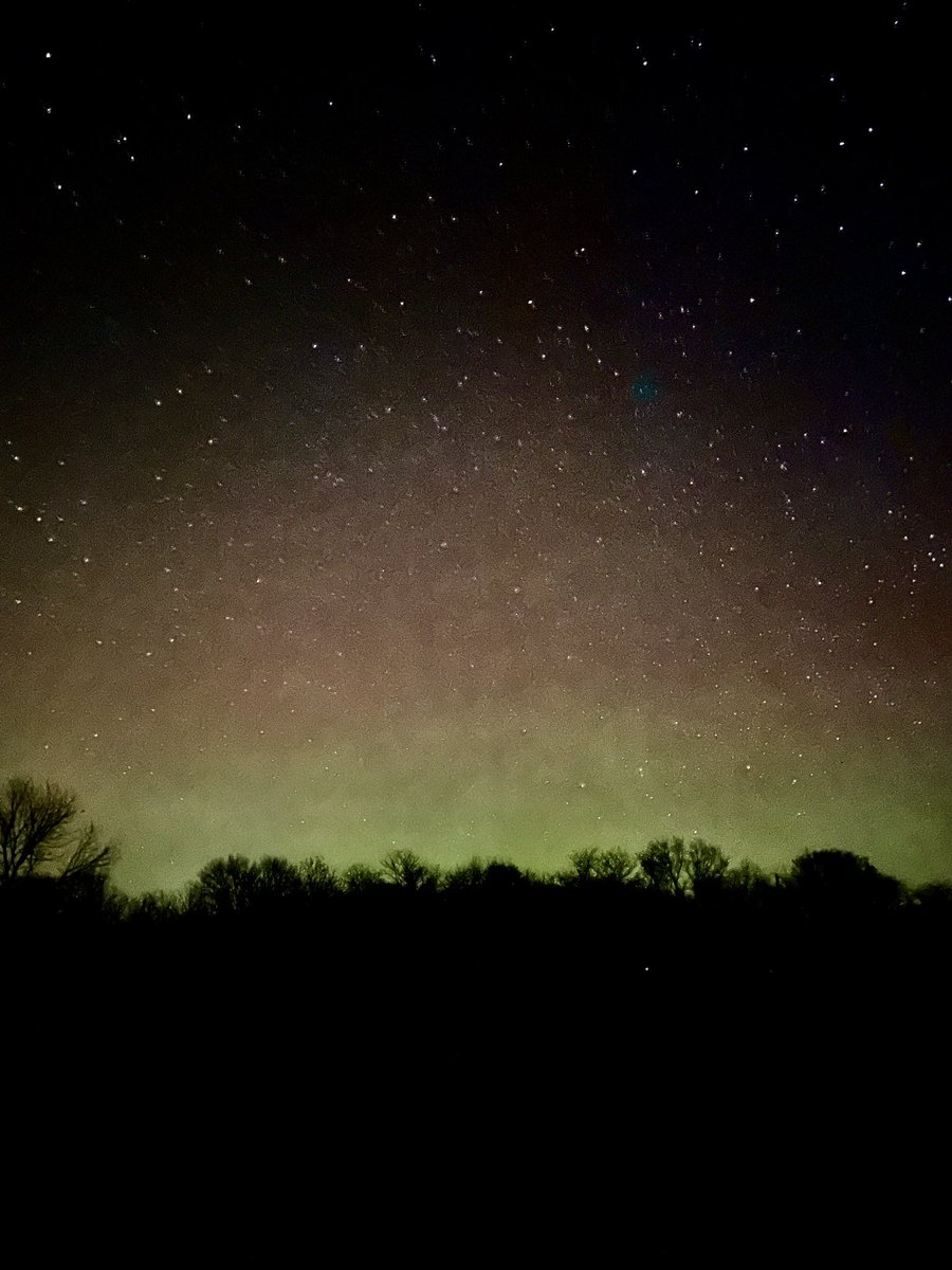 creativezakara's tweet photo. Aurora sighting in Missouri https://t.co/BPkElHYjyi