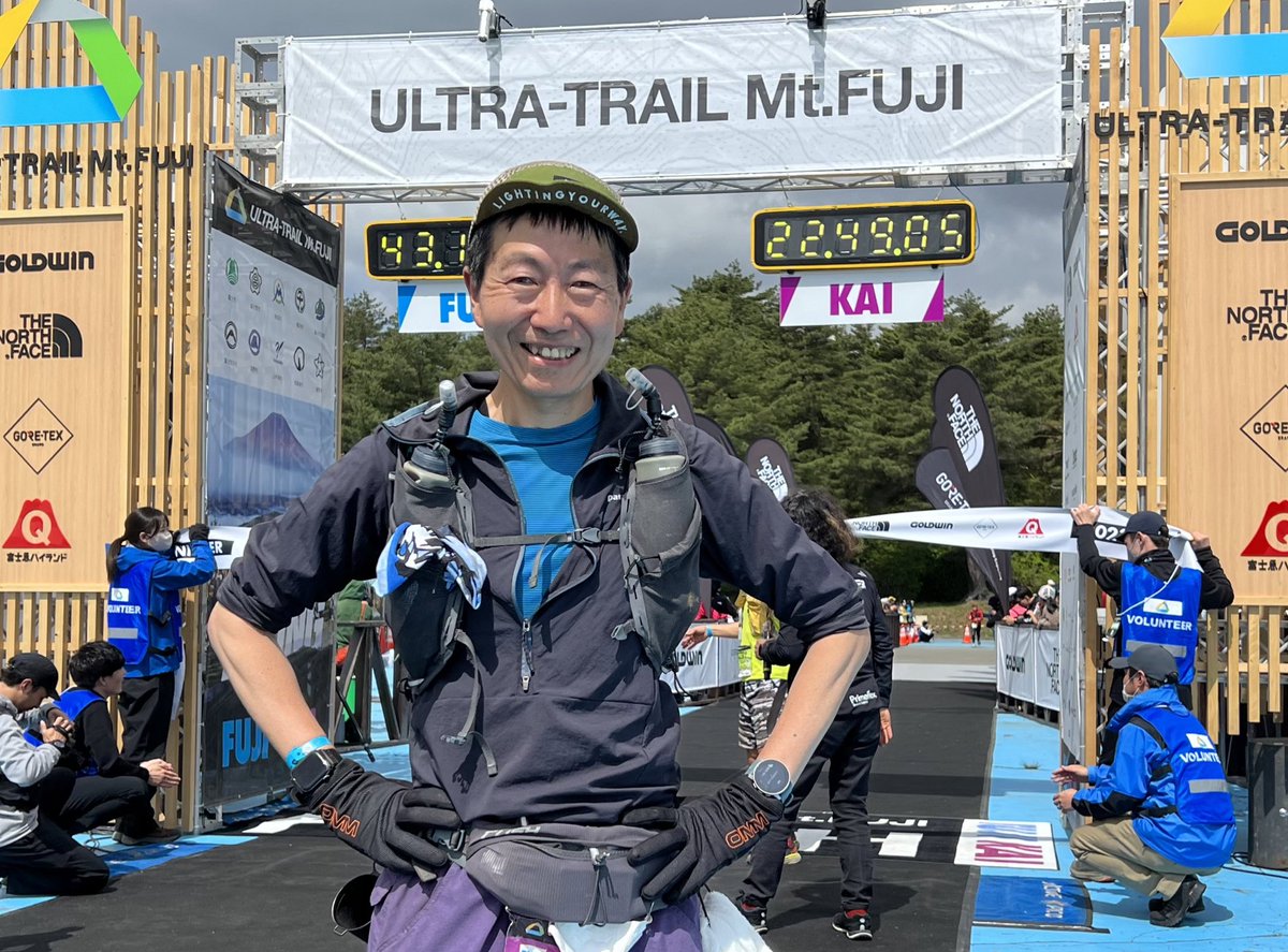 念願の100マイルレースULTRA-TRAIL Mt.FUJIを完走しました。リタイア寸前からの復活は自分でも驚き。マイラーに憧れてから5年くらい？海外遠征の失敗、モチベーションの低下を乗り越えてここまで来れました。フィジカル要素と同じくらい身体との対話や自己理解が大切だと痛感した。 #ultratrailmtfuji