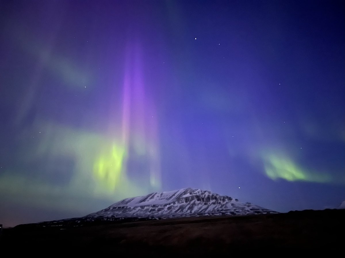 fshinchip's tweet photo. This ski trip offers nighttime entertainment. Thank you #Iceland #AlMandell Photo by: Andrew Duchneseau #exploreyourwildside https://t.co/LgtscugEJH