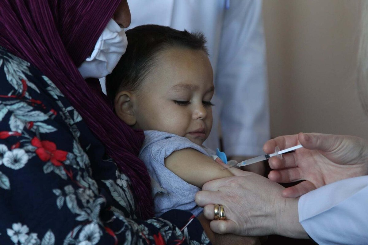 4月24日～30日は #世界予防接種週間 💉

世界の5歳未満児の死亡数は、過去30年余りで6割減少。それには、破傷風、ポリオ、はしか等のワクチンの普及が大きく貢献しています。

しかし、新型コロナ禍により、子どもの予防接種率が世界的に低下しています >unicef.or.jp/news/2023/0062…

#BuildBackImmunity