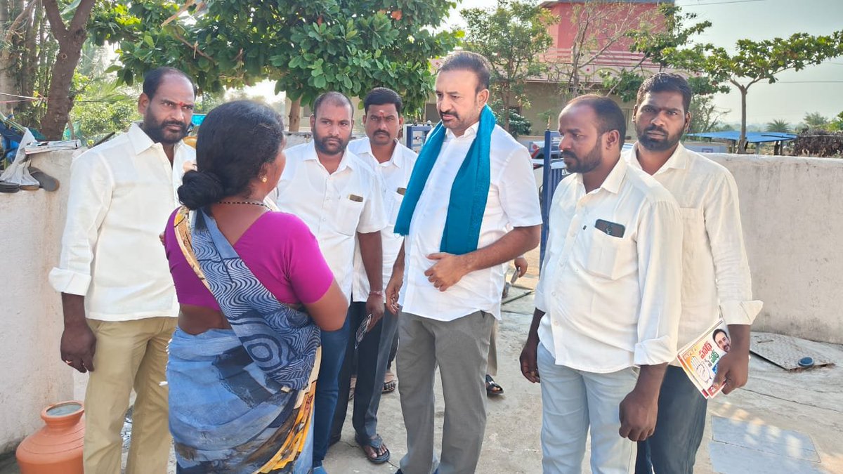 MadanMohanINC's tweet photo. Today's #HaathSeHaathJodo yatra in Mallupet village, Sadasiva Nagar mandal of Yellareddy constituency.   

Interacted with villagers of every section and conveyed them the schemes implemented & To-be implemented by the #congressparty for the upliftment of the poor & farmers. #MadanMohanForChange
