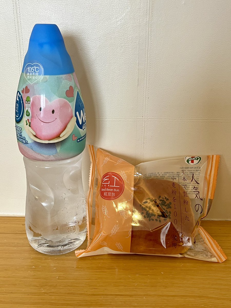 hiro_irs's tweet photo. セブンイレブンで水とアンパンを購入。
どちらHK$10くらいで、約170円。
日本よりは少し高い😣

日本は本当にに何でも安いから、これからのインバウンドに期待できそう😊

#香港 https://t.co/lj6PU4h7AM