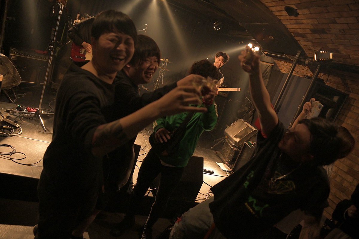 TheWhiteScore's tweet photo. 4/23(Sun)
りーもの誕生日前夜祭
「31-ICE CREAMO」
大塚MEETS

＊オフショではありません
ライブ中です

photo by(@Cathy_Wellincia ) https://t.co/0zFz8mpUnm