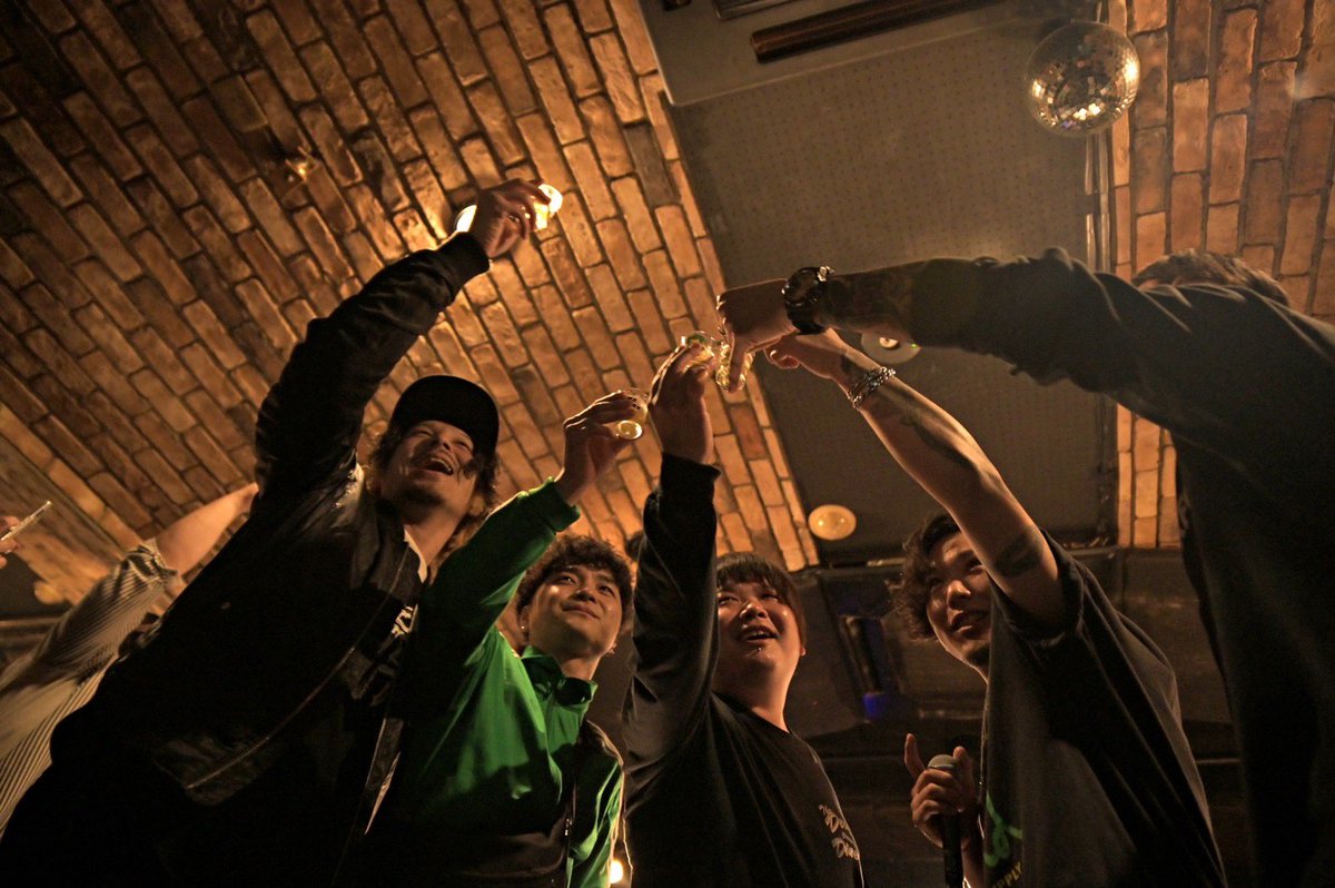 TheWhiteScore's tweet photo. 4/23(Sun)
りーもの誕生日前夜祭
「31-ICE CREAMO」
大塚MEETS

＊オフショではありません
ライブ中です

photo by(@Cathy_Wellincia ) https://t.co/0zFz8mpUnm
