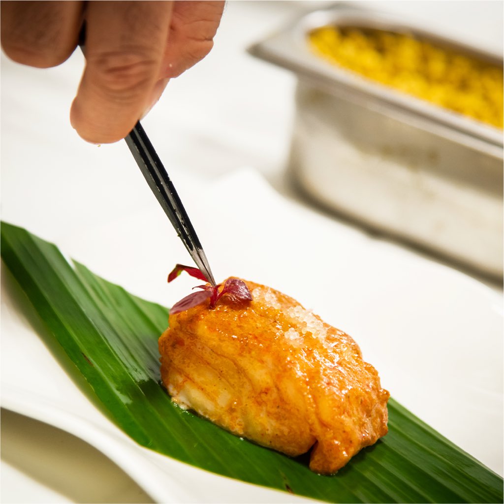 Indian_Accent's tweet image. finishing touches right before service in the #IAkitchen

#preptoplate #ordersup #inventiveindian #delhi