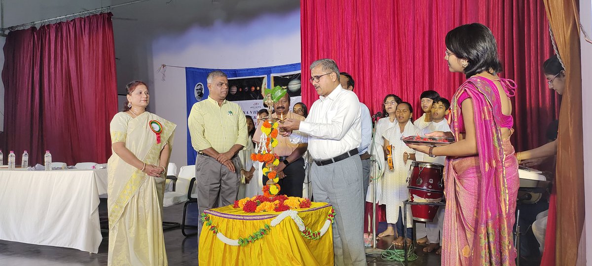 KVTirumalagiri's tweet photo. Inaugural ceremony of 50th Rashtriya Bal Vaigyanik Pradarshani 2023 (KVS Regional Level - JNNSMEE) on 24th April 2023 @KVTirumalagiri @KVS_HQ @apvee1011 @EduMinOfIndia 
#KVS #JNNSMEE #RBVP #ScienceExhibition #KVT #KVS_HQ #Dr_D_Manjunath https://t.co/sw8mMIXLEK
