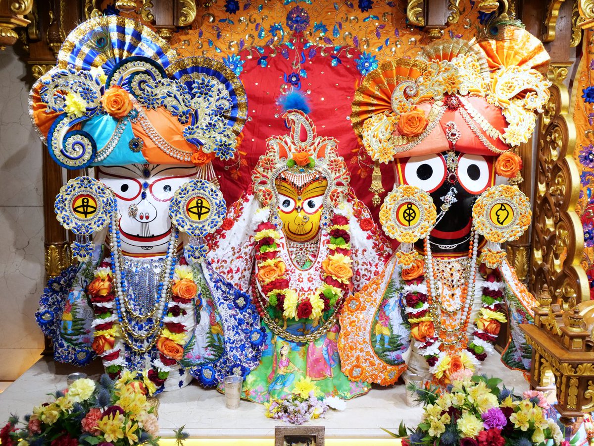 iskconlondon's tweet photo. Today's Deity darshan in Hot Diwali #krishna #radharani #radhakrishna #girigovardhan #gauranitai #jagannath #baladev #subhadra #srilaprabhupada #deities https://t.co/mMZNHwNPi0