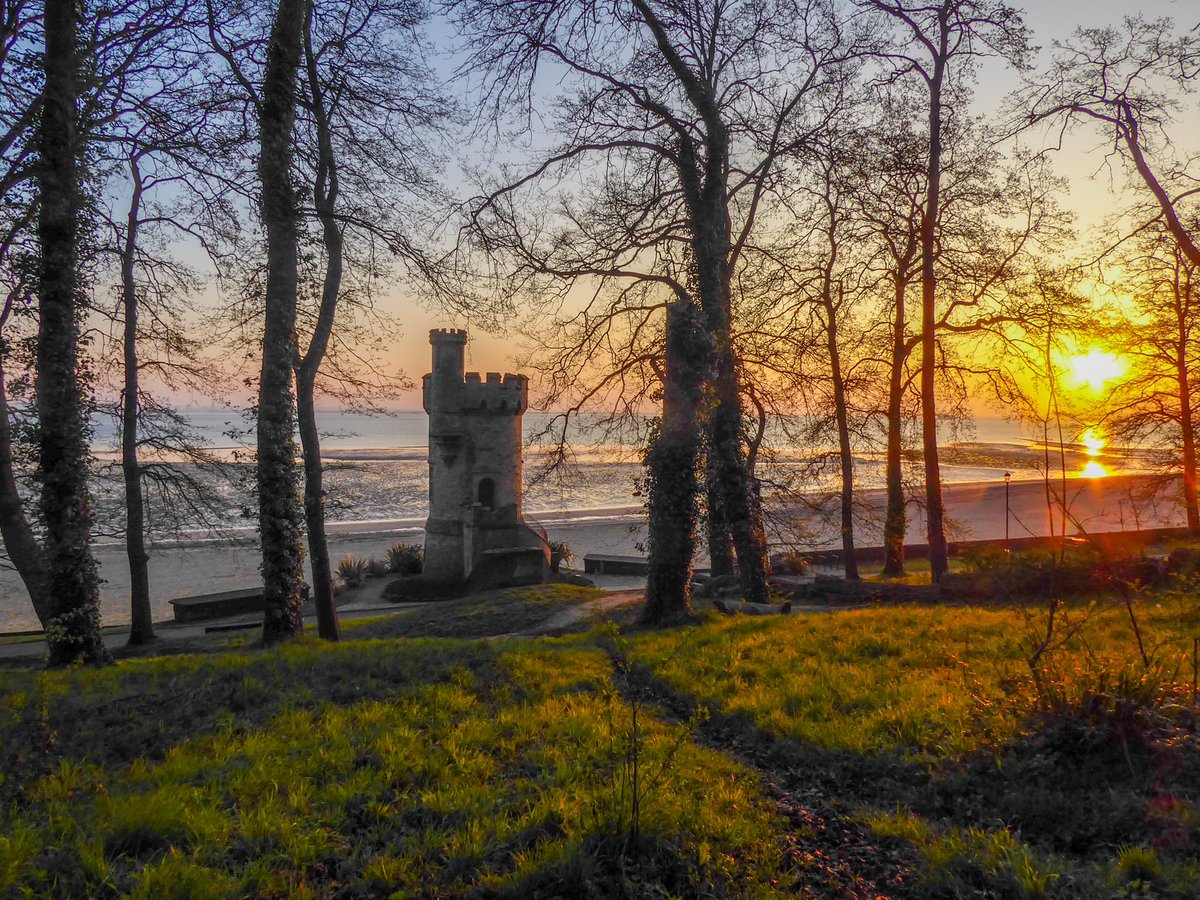 #IsleofWight #IOW #LoveGreatBritain #UNESCO #AONB #HantsDaysOut #YearoftheCoast #Coast2023
Sunrise at Appley Beach - April 24th.