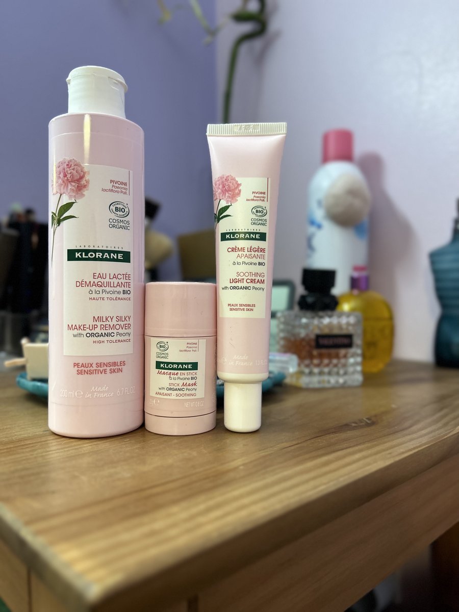 Azlyanne's tweet image. Je teste la Gamme KLORANE BIO à la Pivoine :  idéale pour les peaux sensibles, elle apaise nourrit et protège la peau sans l'alourdir ou l'agresser. la peau est beaucoup moins tiraillée et plus éclatante. Moins de démangeaisons, de rougeurs ... Je valide à 100%