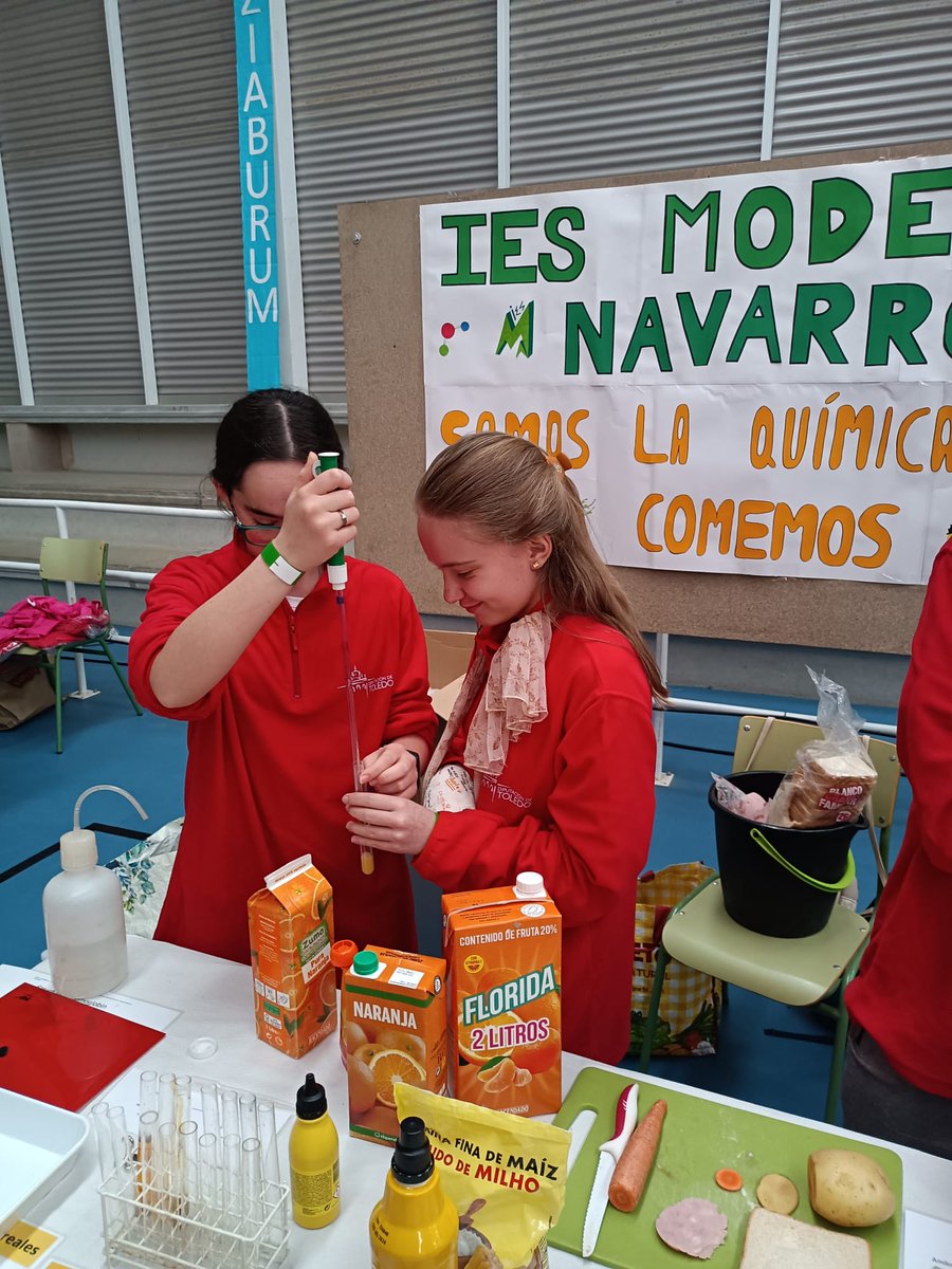 IES_Modesto's tweet photo. Un equipo de 10 alumnas y 2 alumnos de 2 y 3 ESO han participado este pasado sábado en la feria de la ciencia Zienziaburum celebrada en la localidad de Consuegra. https://t.co/4ZQiVRsZr3