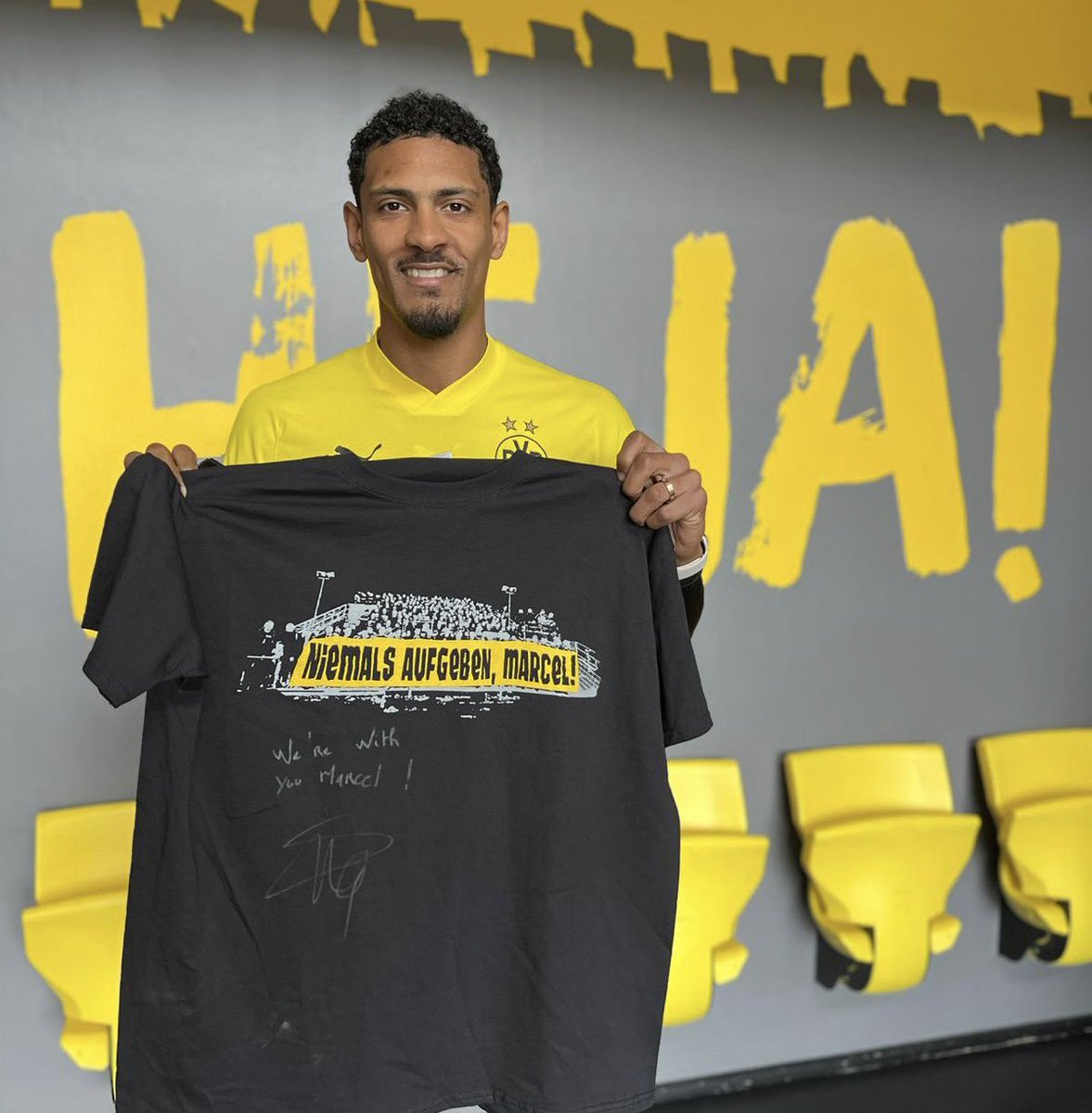 BVB's tweet image. Viel Erfolg heute, Marcel! Du schaffst es auch ein drittes Mal! Wir sehen uns bald im Stadion. #fckcancer