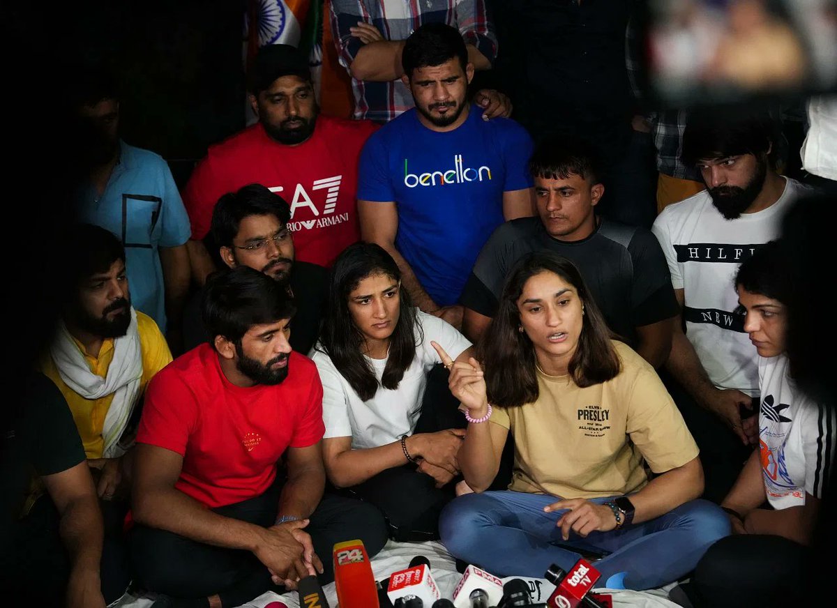 #InPhotos | Several big names from India's wrestling community such as #SakshiMalik, #BajrangPunia, and Vinesh Phogat are on a dharna at New Delhi's #JantarMantar since 23 April. 
(Photos: PTI)
See more: bit.ly/3V0NEJ2