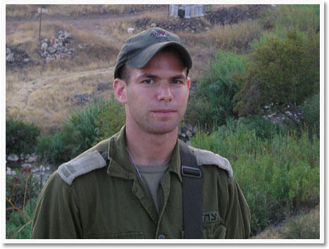 1. בפרוס ערב יום הזיכרון כמה מילים על פקודי שאהבתי רס״ן בניה ריין ז״ל. בניה נהרג בטנק במהלך מלחמת לבנון השנייה עם צוות שמבטא את הישראליות ואת צה״ל כצבא העם.
 
הוא נהרג כאשר התנדב למלחמה, הוא היה אמור להיות בחופשה בין תפקידים, אך לא יכול היה להישאר בבית. הוא עלה לצפון ולא הפסיק