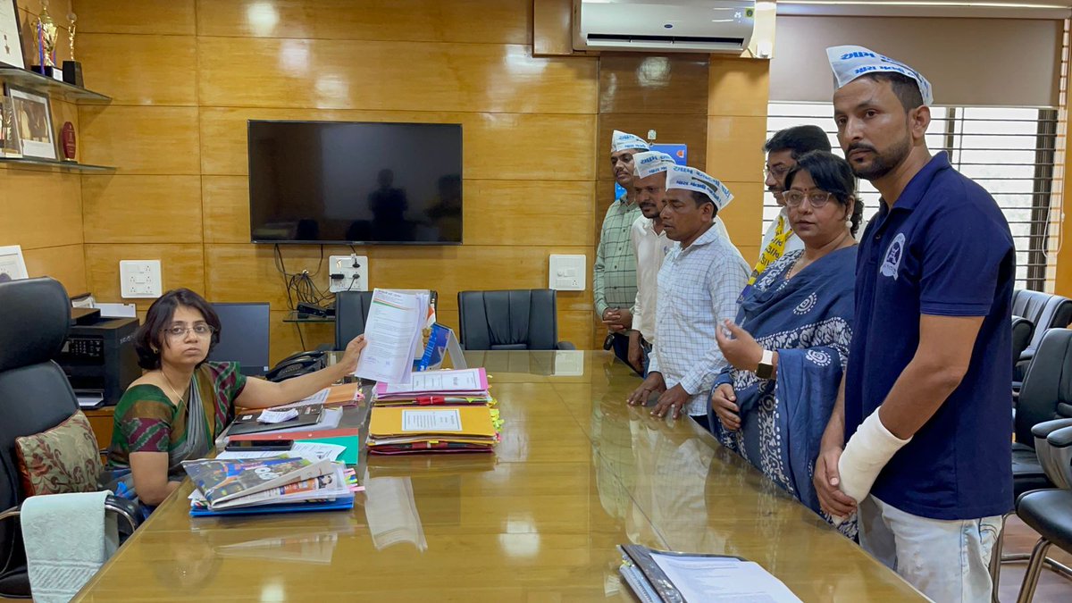 AAP4Valsad's tweet photo. ભાજપ દ્વારા આમ આદમી પાર્ટીના નેતા અને ભાજપના ભ્રષ્ટાચારને હિમ્મત પુર્વક ઊજાગર કરનાર ભાઈ *શ્રી યુવરાજ સિંહ જાડેજાને* ષડયંત્રમાં ફસાવીને જેલમાં ધકેલવામાં આવ્યા. https://t.co/7QzlTi59LF
