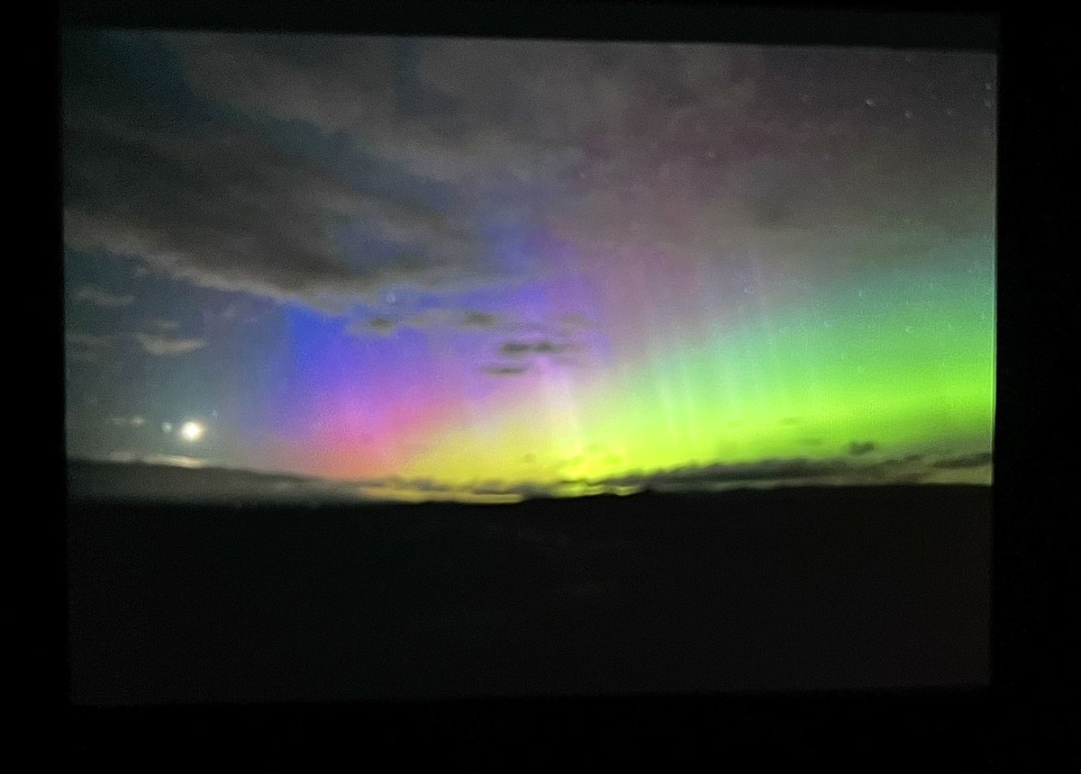 spacewxphotoguy's tweet photo. Clear skies hard to find in the Pacific NW but persistence pays off with a damn fine Aurora show in Washington state now! @TamithaSkov @AuroraNotify @TweetAurora @NWSSWPC @SolarHam @spacewxwatch #AuroraBorealis https://t.co/G5VYQv64b2