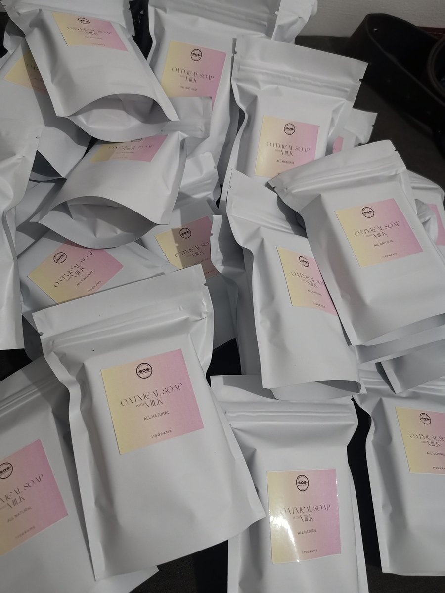 SenseOfScents21's tweet photo. Oatmeal &amp; milk could be beneficial for the skin.
These include:
☑️Anti-aging
☑️moisturizer
☑️removes oil
☑️antioxidant
☑️anti-inflammatory 
☑️may help to soothe sunburned skin
☑️Could improve, atopic dermatitis, eczema, acne, psoriasis, etc.

DM to orders. https://t.co/OzikcHetHY https://t.co/xtlT5jQSBA
