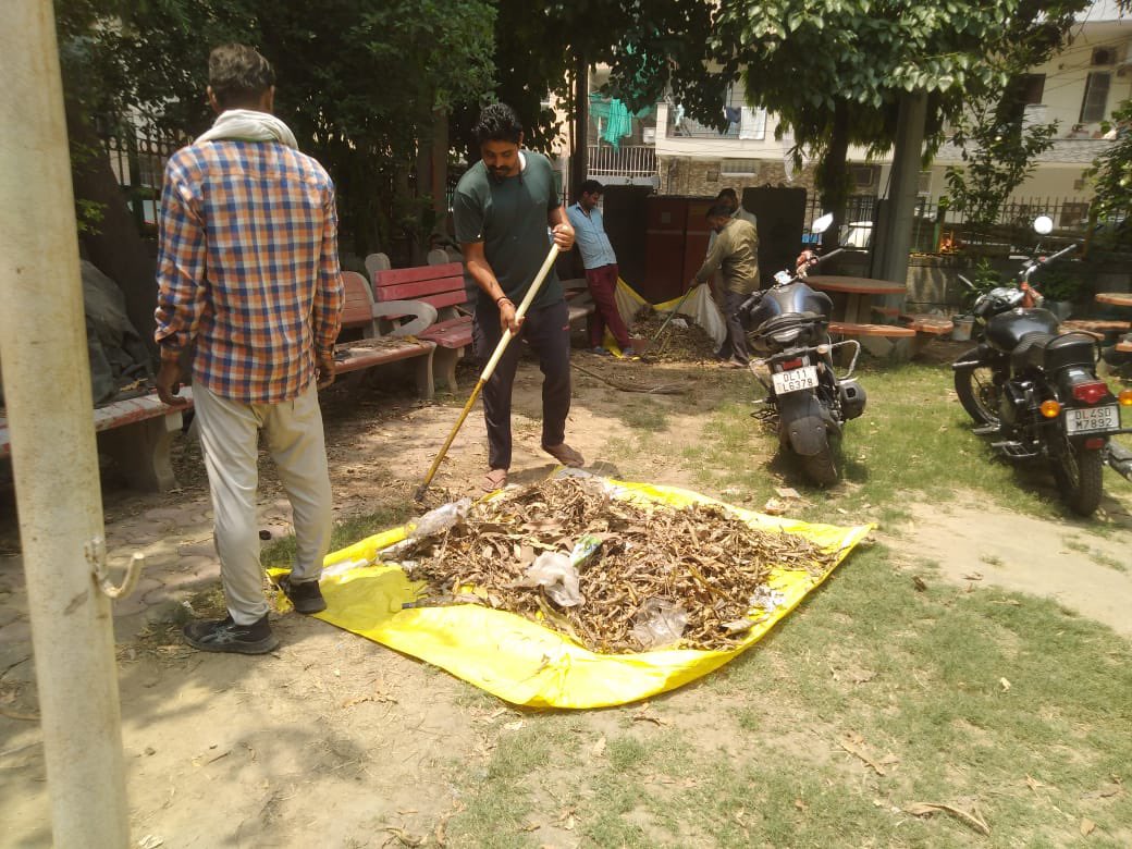 aapdimpleahuja's tweet photo. 🍀Park Cleaning Drive 🍀
Location :- Block C3 & C3A Janakpuri 
Date :- 24th April 2023
#ward104 #Janakpuri #blockc3 #blockc3a @ipathak25 https://t.co/qVe0CdM1H5