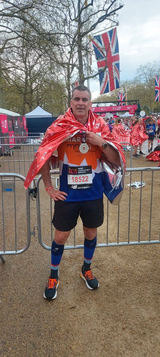 clarkemartyn1's tweet photo. Rang a special person fighting #MND at mile 19, drove myself to run a 56min final 10km breaking a 28yr marathon PB, no coincidence
What a day! @mndassoc ❤️ @Tanyacurry2 @lja102 
Lovely to meet @CharlotteHawkns chat #triathlonimpossible2023 &amp; #mndwarriors Inspirational
Leeds next! https://t.co/w0PdhGJE8i