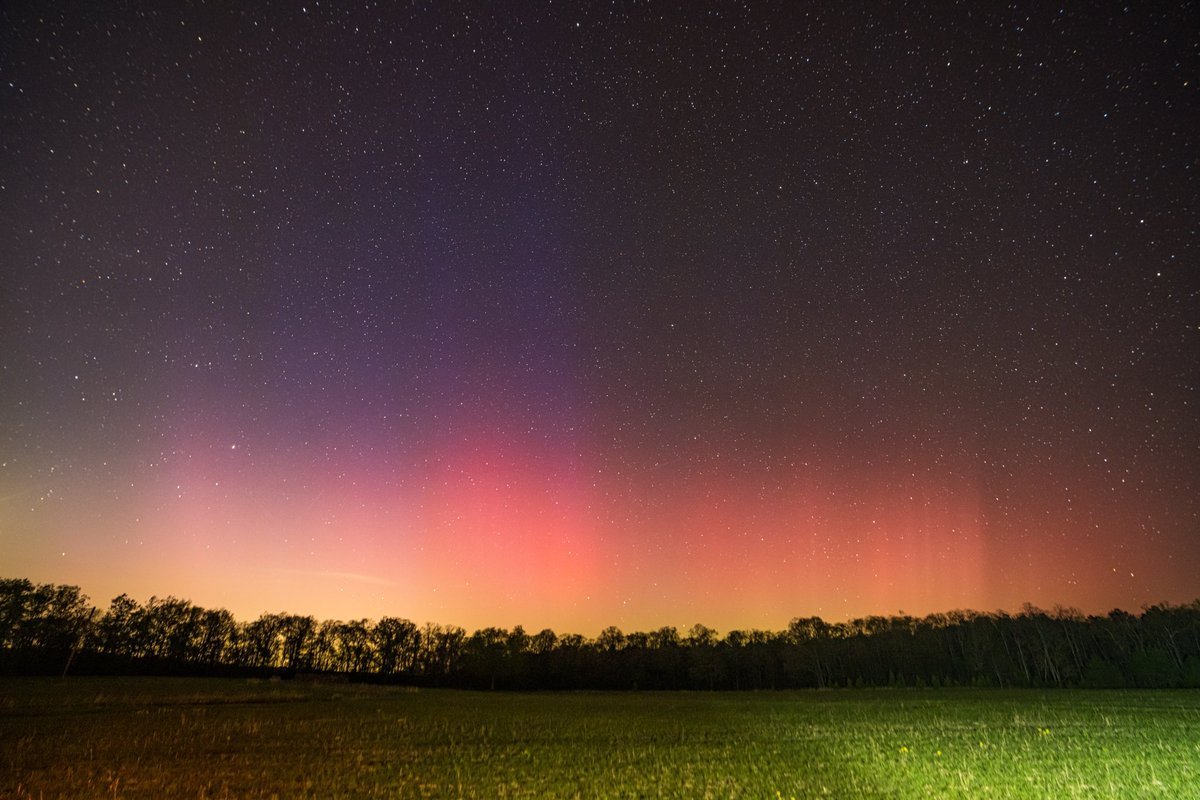 brianemfinger's tweet photo. My pics from tonight from Northwest Arkansas. First pic is drone pic.  DSLR pics actually managed to capture some faint purple Aurora above the reds!  Also caught a fireball in front of the fading aurora. #aurora #AuroraBorealis #arwx Video will be on my Facebook page - https://t.co/frDObDwLcm @TamithaSkov