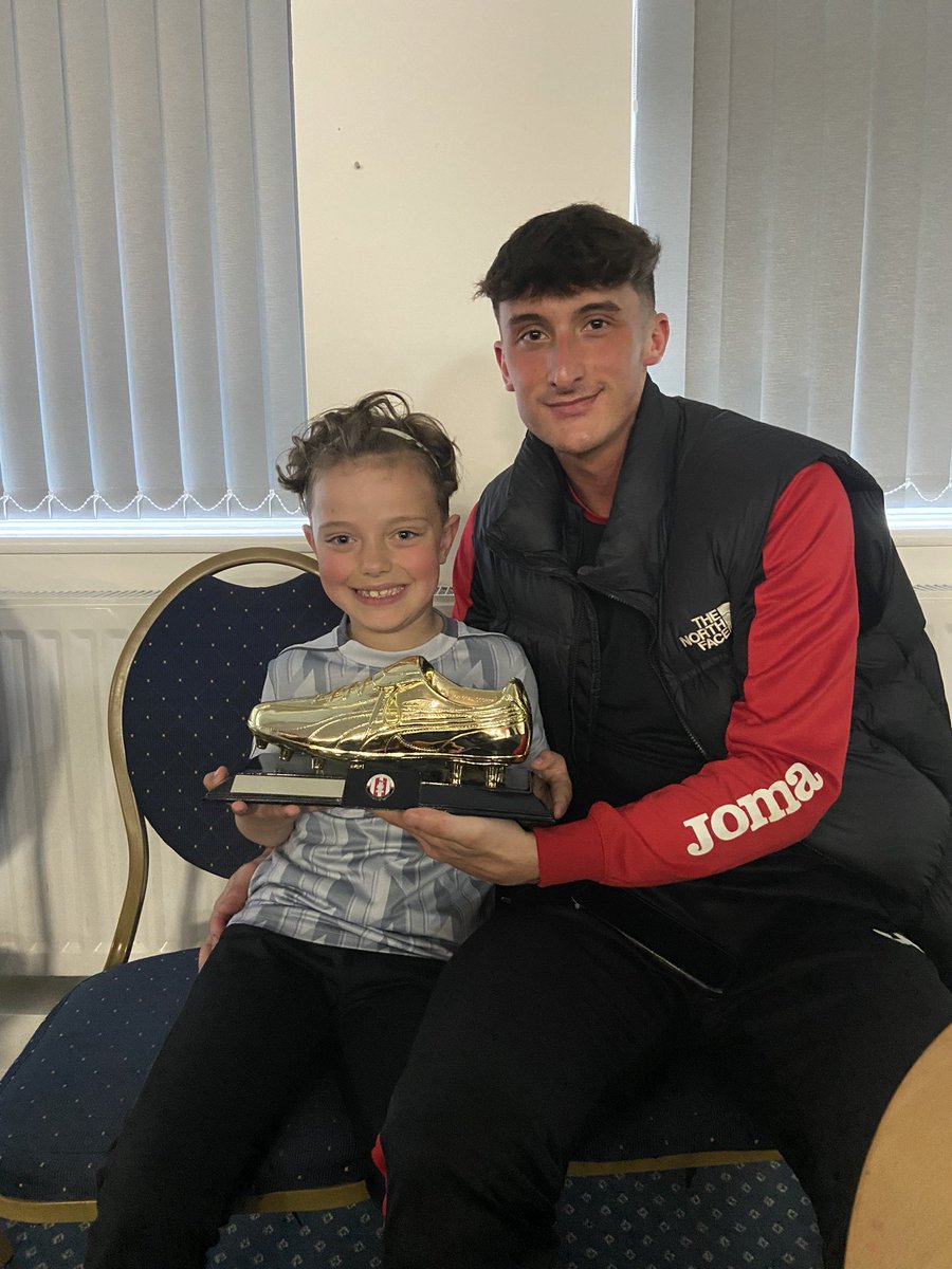 DPRoberts1982's tweet image. Can we do Saturday again please?! What a day @EveshamUnitedFC #TheRobins