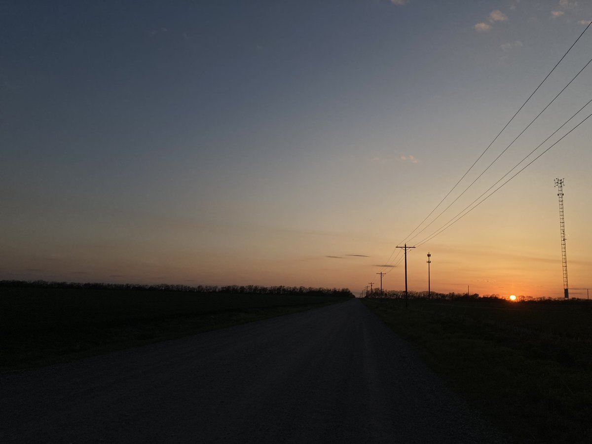 CTforecasting's tweet image. Happy belated Earth Day! Unedited pictures from a couple drives in Andover, KS (sunset) and Florence, KS (#aurora) yesterday! #kswx