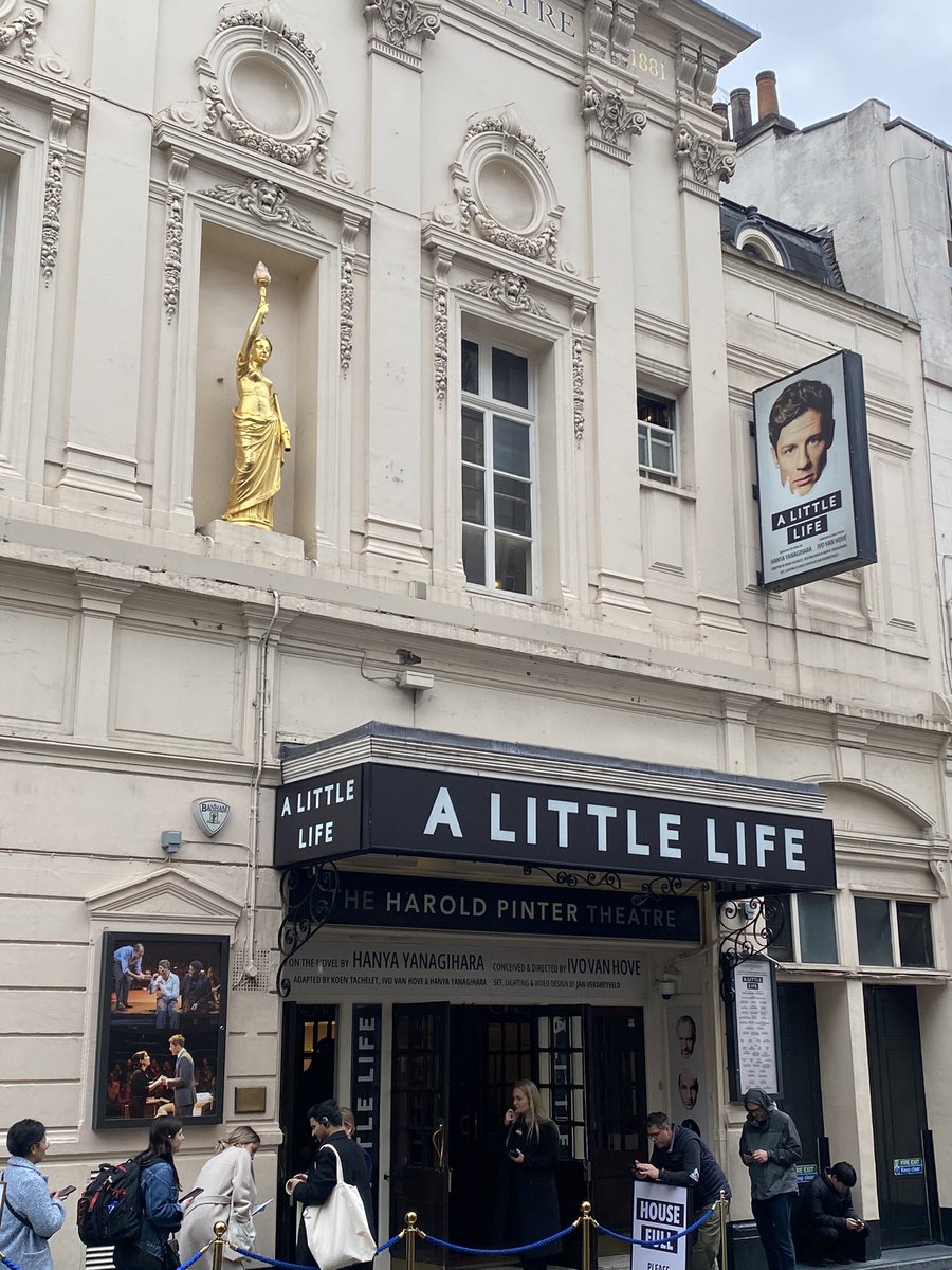 mogz💌 tweet media