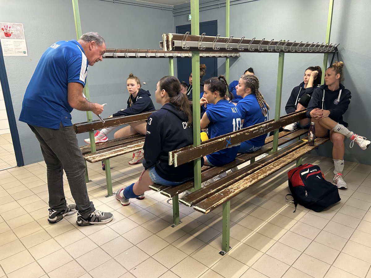 CMVB81's tweet photo. 🌊Un mur sur l’autoroute du maintien en N2 pour le @CMVB81. Si la réserve a validé sa montée en Prénationale au TAC (1-3) 👏, les Hornets 🐝 ont subi un cuisant revers (3-0) à L’Union ➡️ https://t.co/ttk8yp6pQb 🔵⚪️🟢 @ladepechedumidi @LeJournaldIci @olehmuller @WilfriedPenela https://t.co/y0lyCYXquD